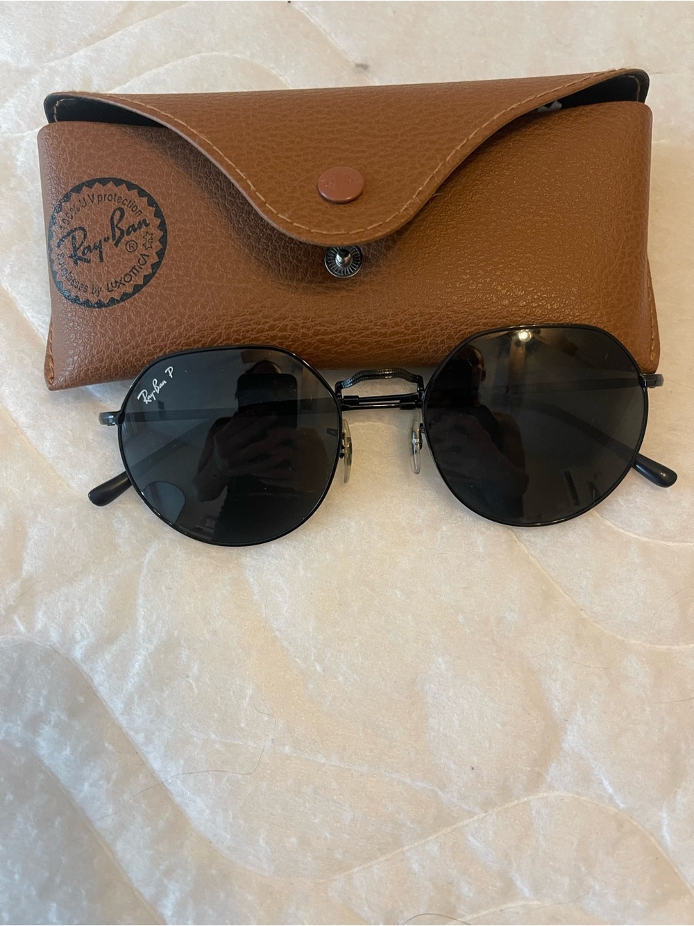 Ray-Ban Black Round Metal Women's Sunglasses with Brown Case